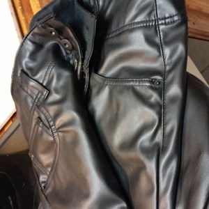 WOMANS PLEATHER PANTS BLACK